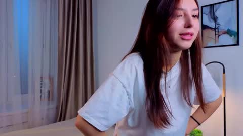 Mia  online show from September 27, 11:41 am