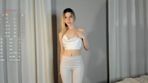 Elizabeth online show from October 25, 4:40 pm