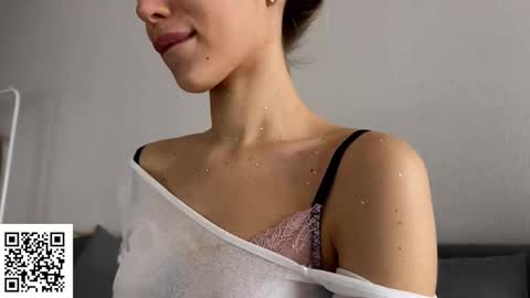 Elysia online show from October 19, 4:50 am