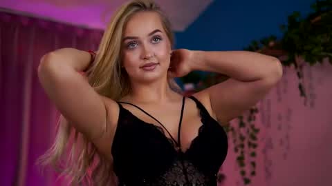 Elyssa online show from May 23, 7:10 pm