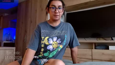 Emilia  online show from May 11, 6:49 pm