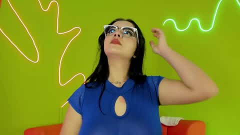 Tell me Mia  online show from May 12, 7:34 pm