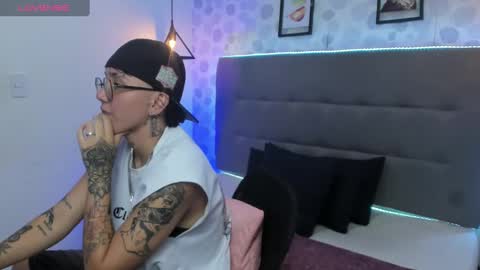 emahills__axelrose online show from November 20, 5:28 am