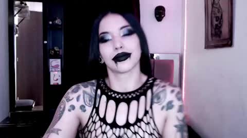 Snapshot of emearld_black chatting on December 4, 5:32 am Emerald Black online show from December 4, 5:32 am