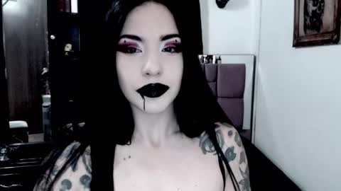 Snapshot of emearld_black chatting on September 22, 6:06 am Emerald Black online show from September 22, 6:06 am