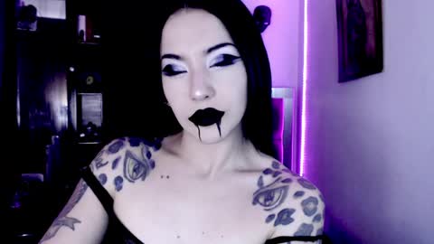 Emerald Black online show from May 28, 5:05 am