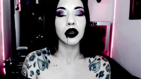 Emerald Black online show from November 10, 5:10 am