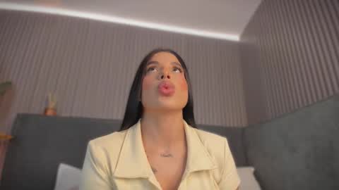 emelie_89 online show from March 18, 11:49 am