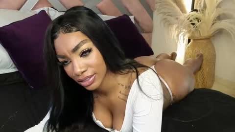 anyelii  online show from March 7, 7:05 pm