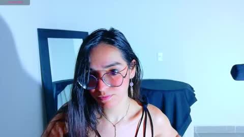 Snapshot of emi_roberts chatting on October 19, 5:45 am Emmily Roberts online show from October 19, 5:45 am