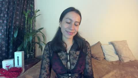 Emilia Gomez online show from February 5, 8:04 pm