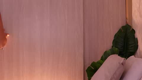    online show from September 25, 7:43 pm