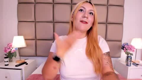 Snapshot of emiily_roberts1 chatting on February 9, 5:50 am EMILY ROBERTS online show from February 9, 5:50 am