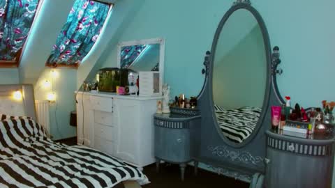 Emila online show from January 12, 9:05 am