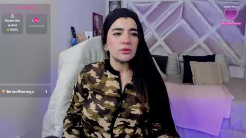 emilayton_ online show from November 4, 10:11 pm