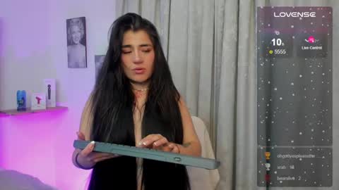 emilayton_ online show from January 24, 9:49 am