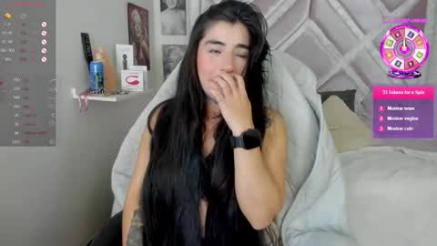 emilayton_ online show from February 16, 6:06 pm