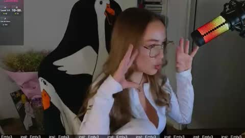 Emili online show from November 25, 1:54 pm