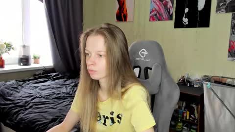 emili_sweet__ online show from February 26, 9:33 am