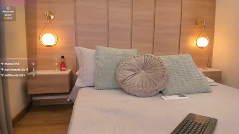 emilia_1040 online show from October 8, 1:28 pm