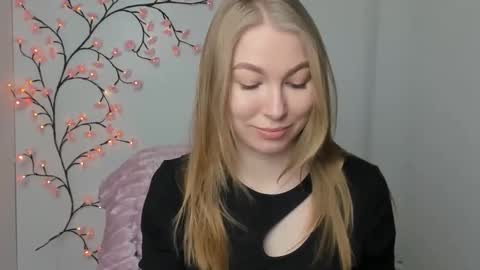 Emilia online show from December 22, 6:09 am