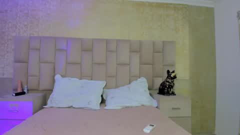 Snapshot of emiliarose_ chatting on February 18, 8:58 pm EmiliaRose online show from February 18, 8:58 pm