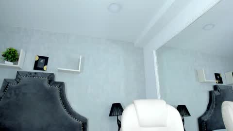 Snapshot of emiliarose_ chatting on September 10, 10:22 pm EmiliaRose online show from September 10, 10:22 pm