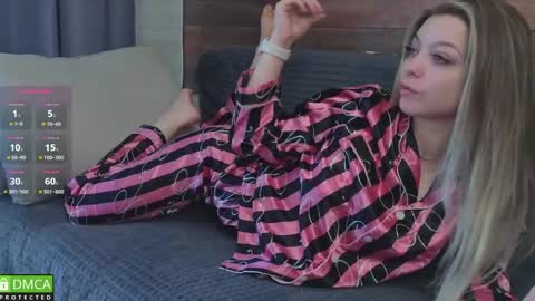 emilielong online show from April 17, 5:43 am