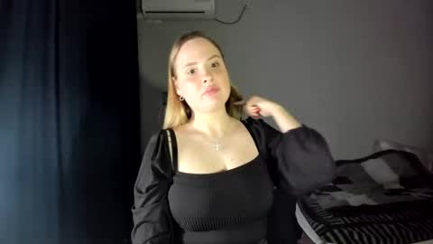 Emilli online show from March 1, 6:43 pm