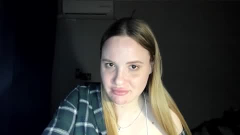 Emilli online show from March 5, 5:18 pm