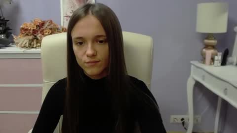 Emilly online show from October 2, 7:18 am