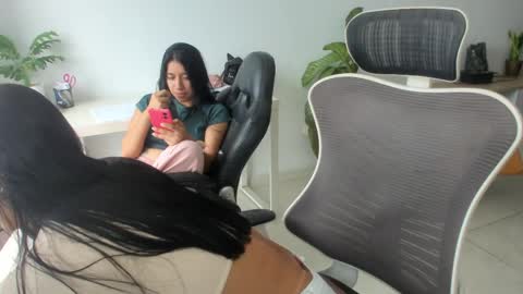 Emilly  online show from April 21, 3:41 pm