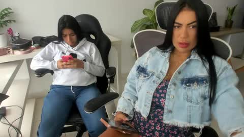 Emilly  online show from April 17, 3:14 pm