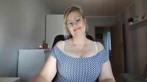 EmillyLove online show from February 26, 9:23 am