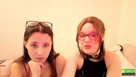 Elis and Emilly online show from October 8, 8:48 pm