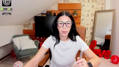 EmillyTaylor online show from March 6, 4:41 am