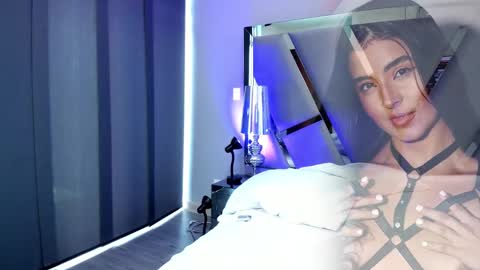 Snapshot of emily_bae chatting on February 1, 5:37 pm emily_bae online show from February 1, 5:37 pm