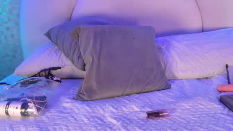 emily_dempsey online show from December 14, 8:04 pm