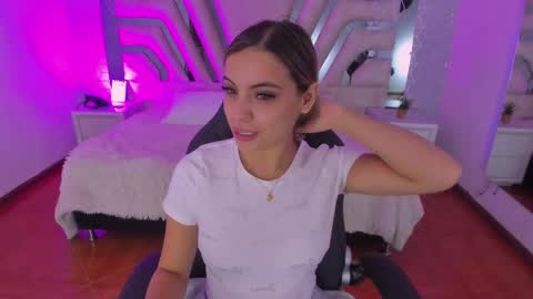 Snapshot of emily_ellen chatting on September 16, 11:12 am Emily online show from September 16, 11:12 am