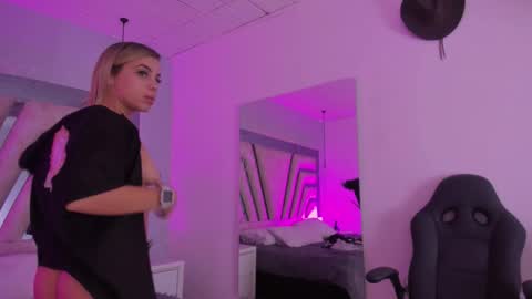 Emily online show from October 1, 5:34 pm