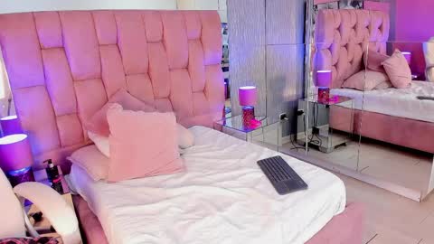 Emily online show from April 25, 1:41 pm