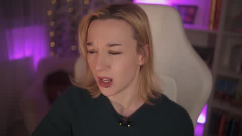 Em -  online show from January 18, 11:11 pm