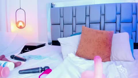 Emi  online show from February 20, 6:03 pm