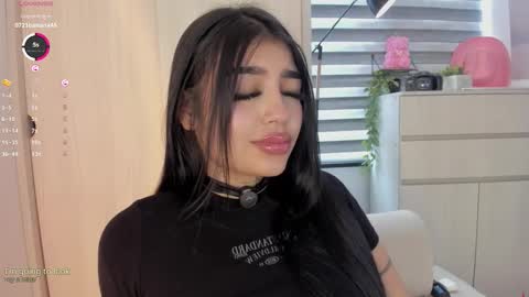 EmilyKenner  Independent model  online show from September 25, 3:30 pm