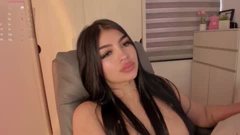 Snapshot of emily_kenner chatting on September 10, 2:07 pm EmilyKenner Independent model online show from September 10, 2:07 pm