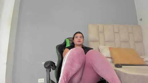 Emi  independent model  online show from January 4, 11:06 pm