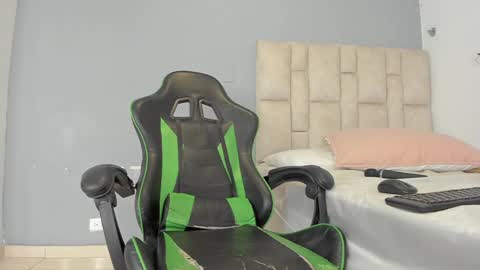 Emi  independent model  online show from December 14, 2:22 am