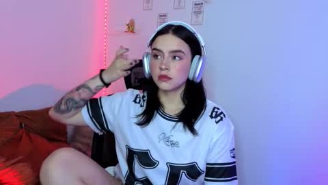 Emily Lindey online show from February 11, 4:27 am