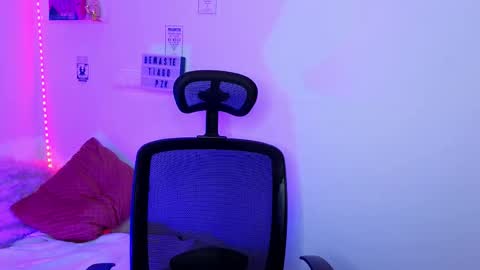 Emily Lindey online show from March 28, 8:27 am