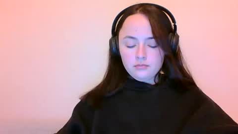 Snapshot of emily_morning_dew chatting on January 24, 4:49 pm emily_morning_dew online show from January 24, 4:49 pm